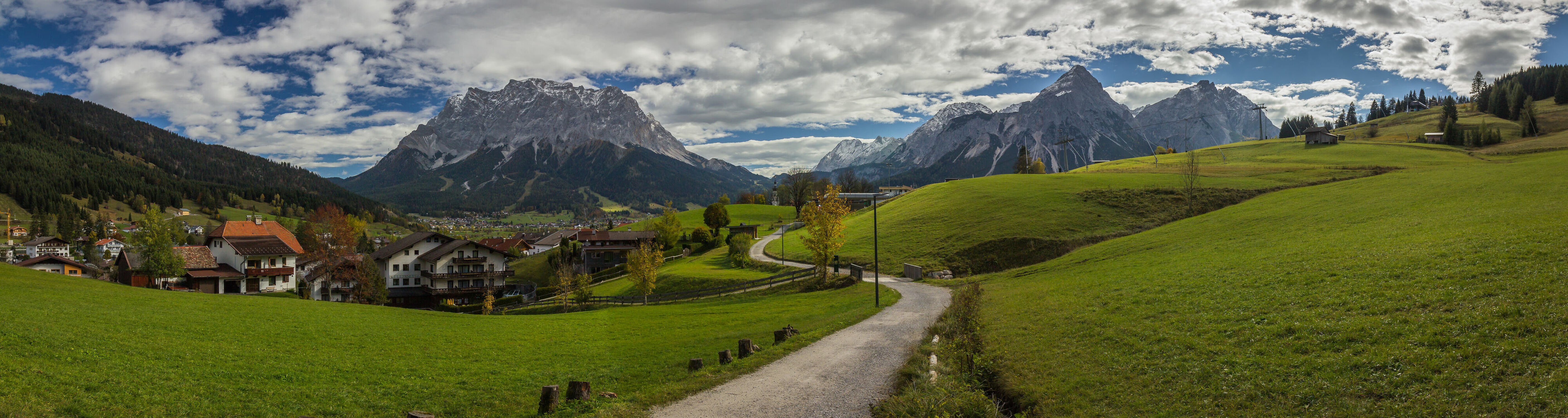 Bild mit Alpenland, Alpen Panorama, Wolkenhimmel Panorama, Wolkenblick, Landscape & Nature, austria, Zugspitze, Bergdorf, Bergpanorama, Bergblick