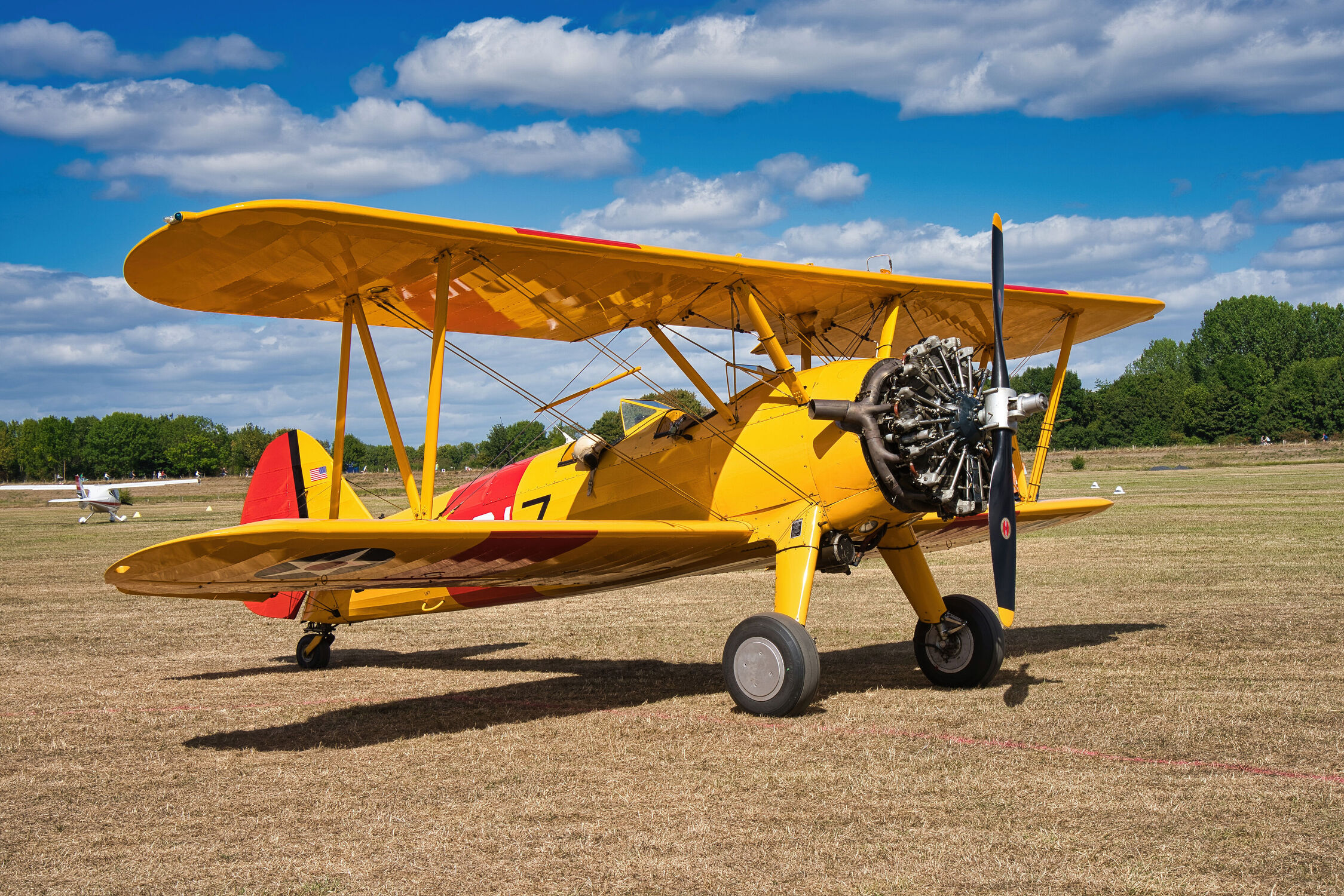 Bild mit Gelb, Oldtimer, Flugzeug, Doppeldecker, #fliegen, flugzeugpropeller, propeller, sternmotor