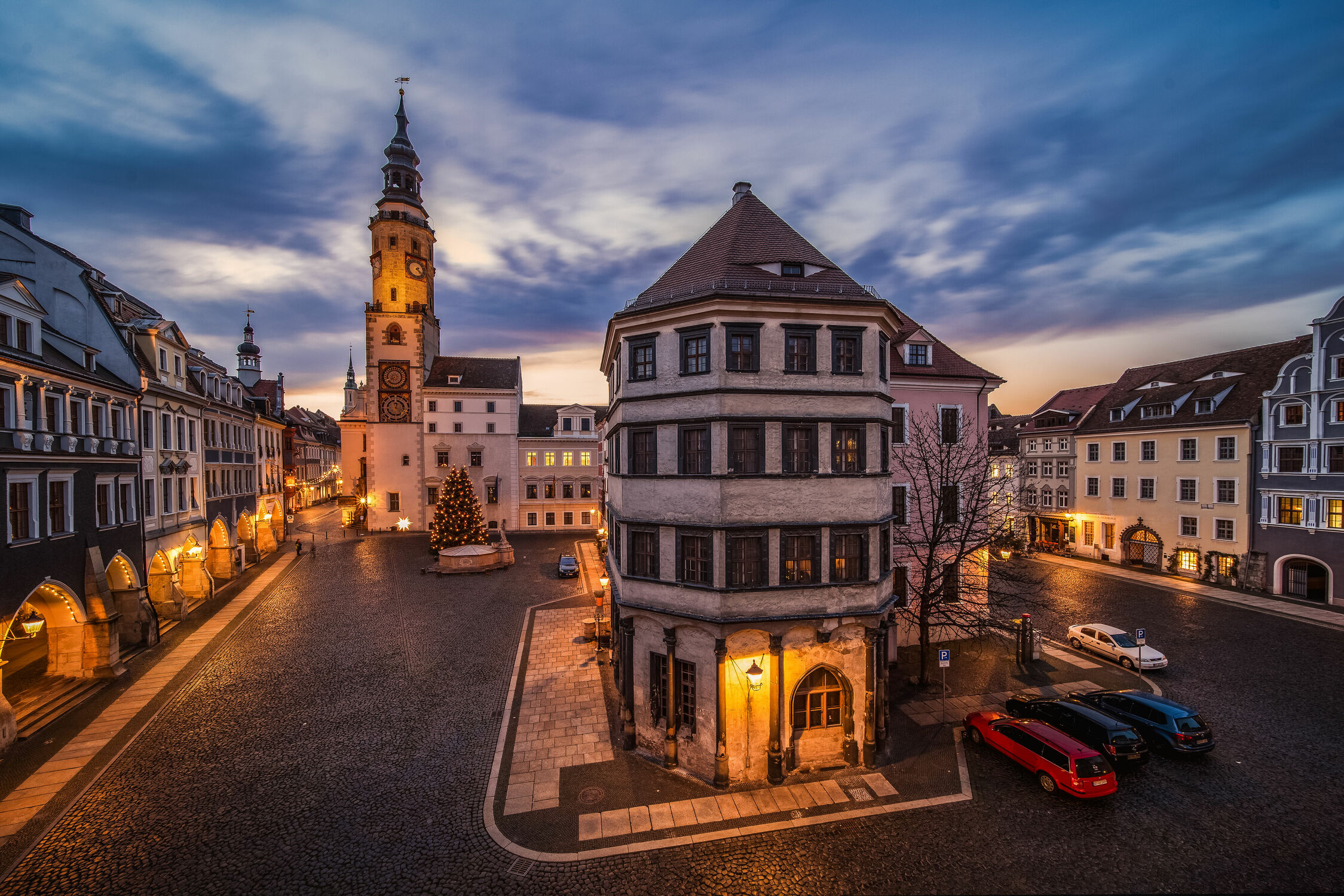 Bild mit Rathaus, Stadt Görlitz, Görlitz, Altstadt, historische Altstadt, Untermarkt, Oberlausitz, Blaue Stunde, Nachtaufnahme, Sachsen