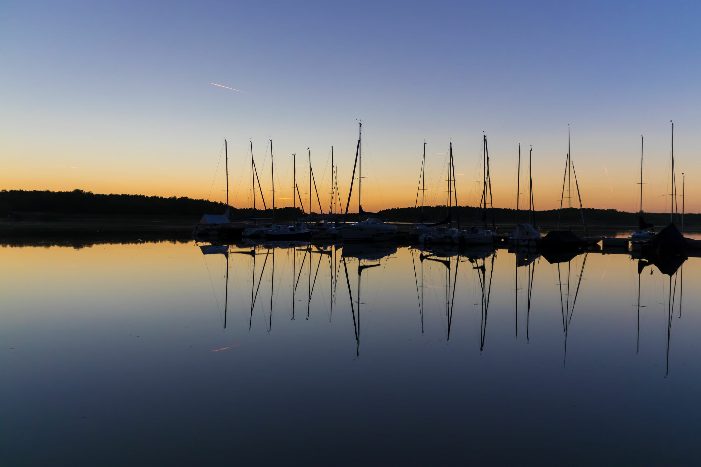 Bild mit Sonnenuntergang, Segeln, Segelboote, Abendrot, Häfen, Hafenanlage, Segelschiffe, Sunset, Bootshafen