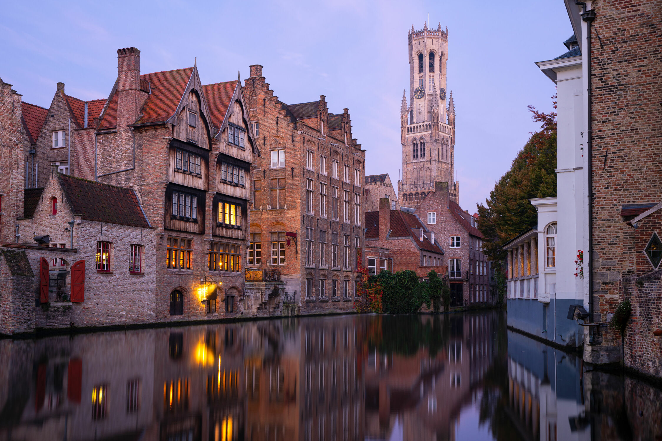 Bild mit Architektur, Städte, Reisen, Europa, Städtereisen, Morgenstimmung, Tourismus, Belgien, Flandern, Brügge