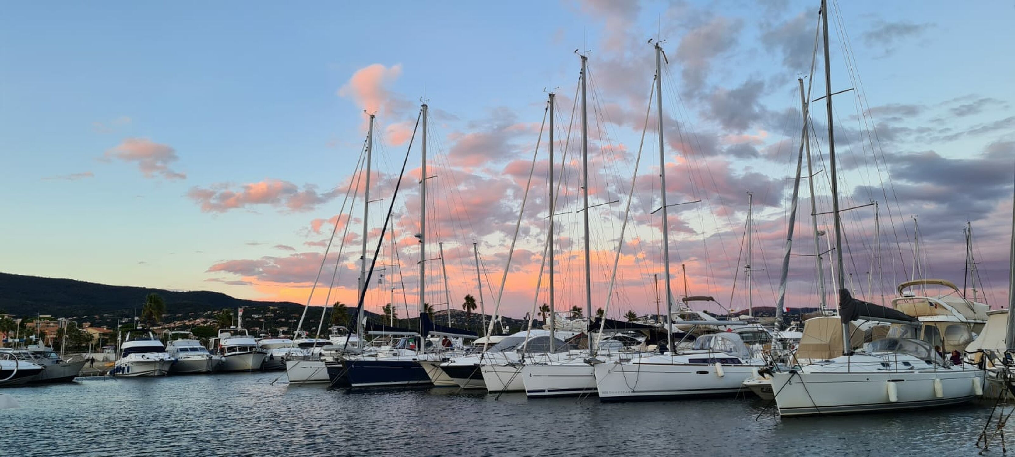 Bild mit Sonnenuntergang, Segelboot, cote d'azur, Wolkenhimmel, Yacht, roter himmel