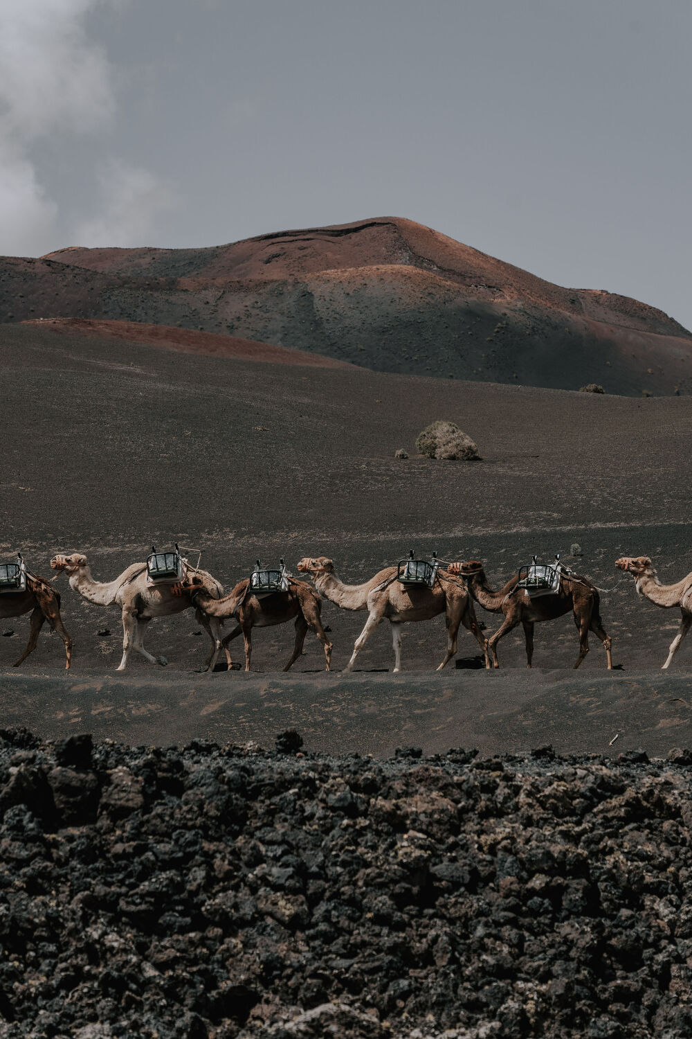 Bild mit Sonnenaufgang, Insel, Lanzarote, Wüste, Nationalpark, Vulkan, Krater, Drohne, Kanaren, timanfaya