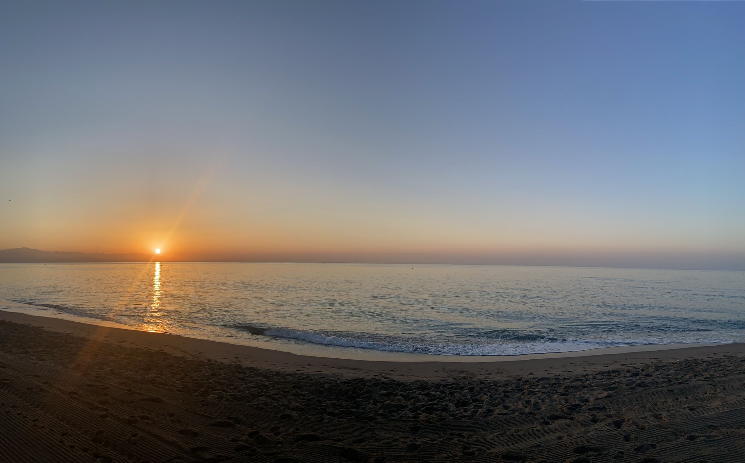 Bild mit Urlaub, Sonnenaufgang, Strand, Sandstrand, Panorama, Meer, Meerpanorama, sunrise