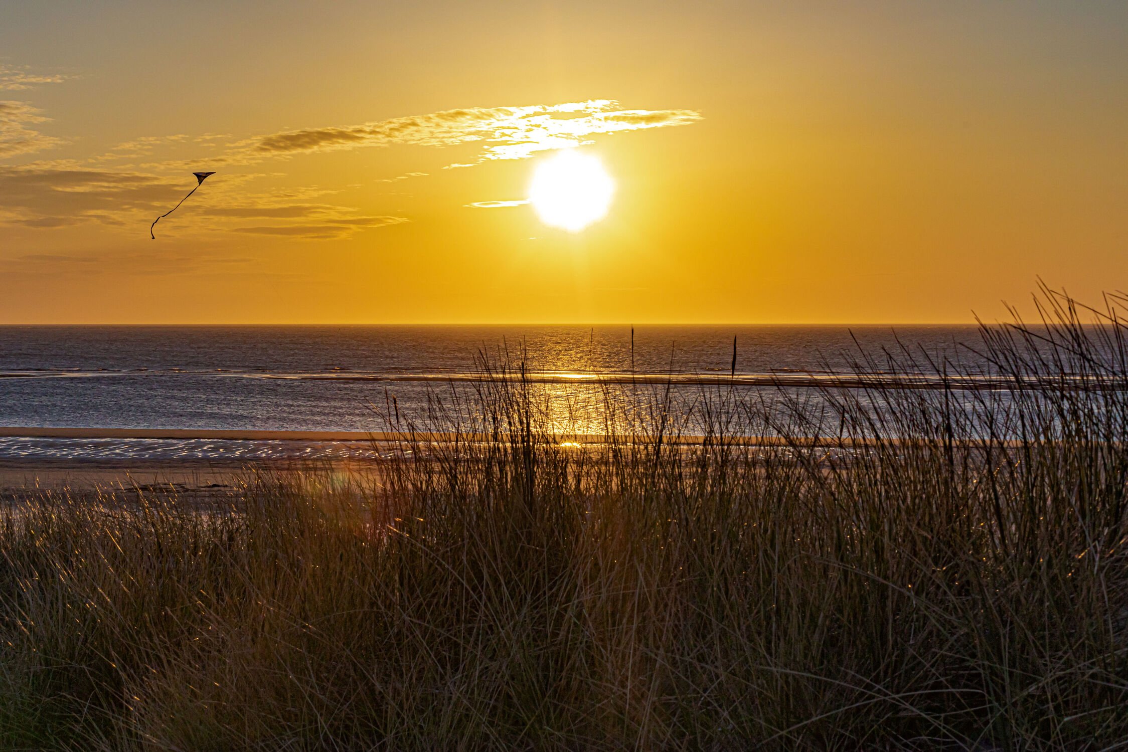 Bild mit Natur, Sonnenuntergang, Sonne, Strand, Meer, Nordsee, Wind, Meeresrauschen, Langeoog
