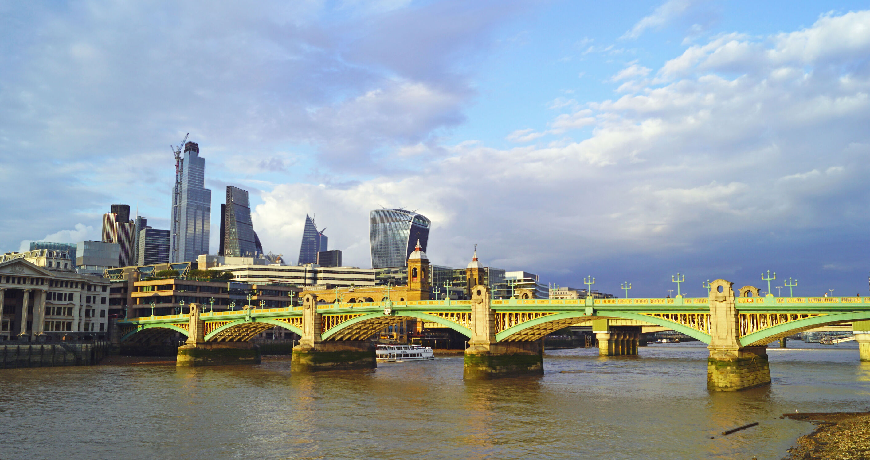 Bild mit Architektur, England, London, Stadt, Stadt, Brücke, Hauptstadt, großbritannien, UK, Southwark Bridge
