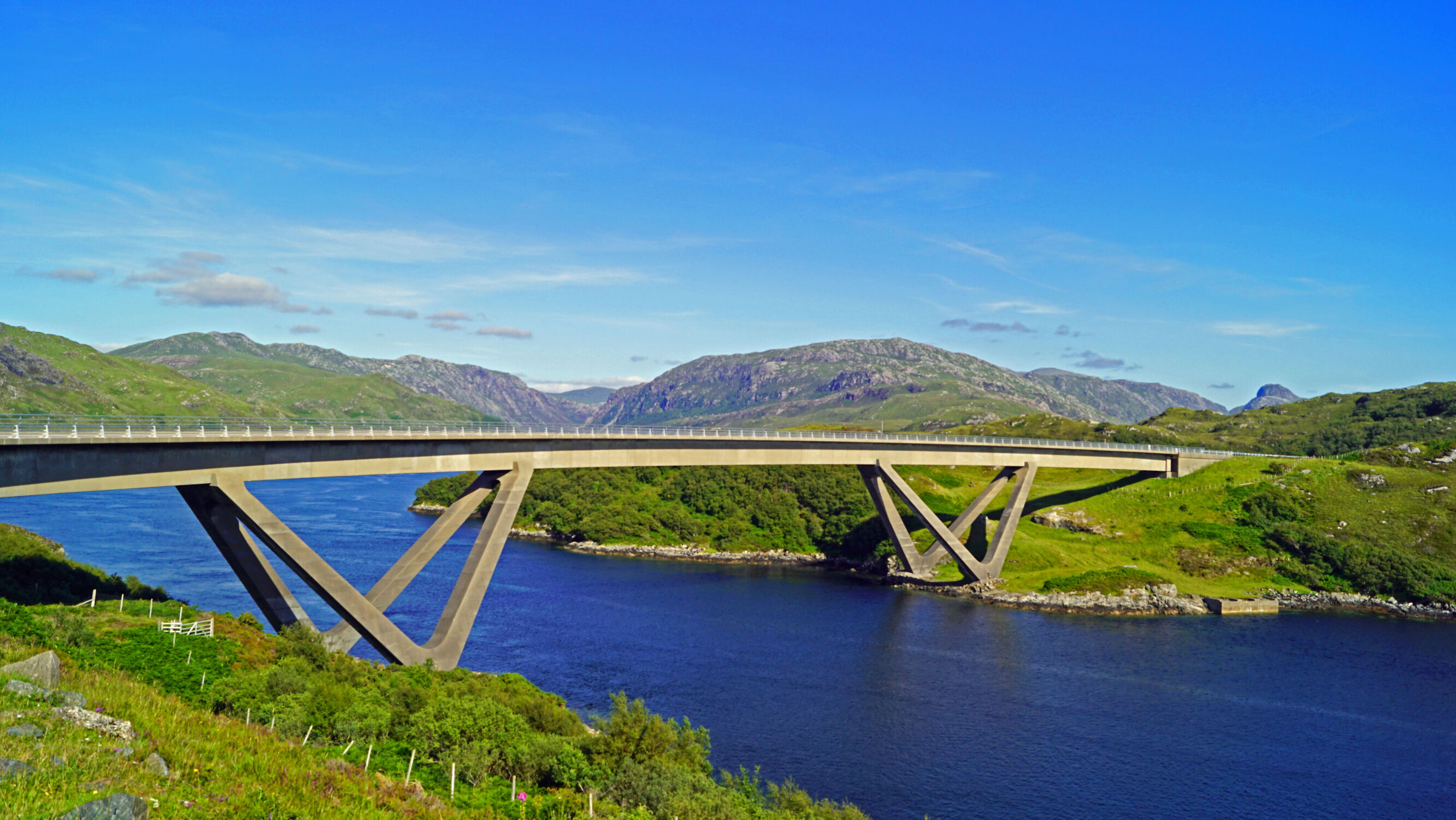 Bild mit Natur, Berge, Landschaft, Blauer Himmel, Brücke, Schottland, bauwerk, Loch Eriboll