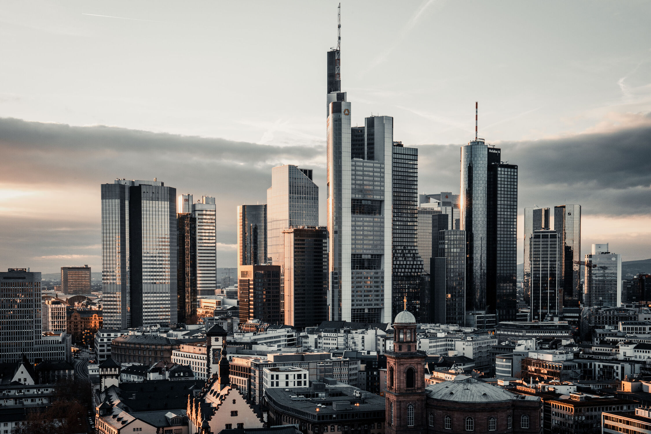 Bild mit Sonnenuntergang, Städte, Panorama, urban, Frankfurt am Main, Skyline, Hochhäuser, finanzmetropole, Metallic, Effekt