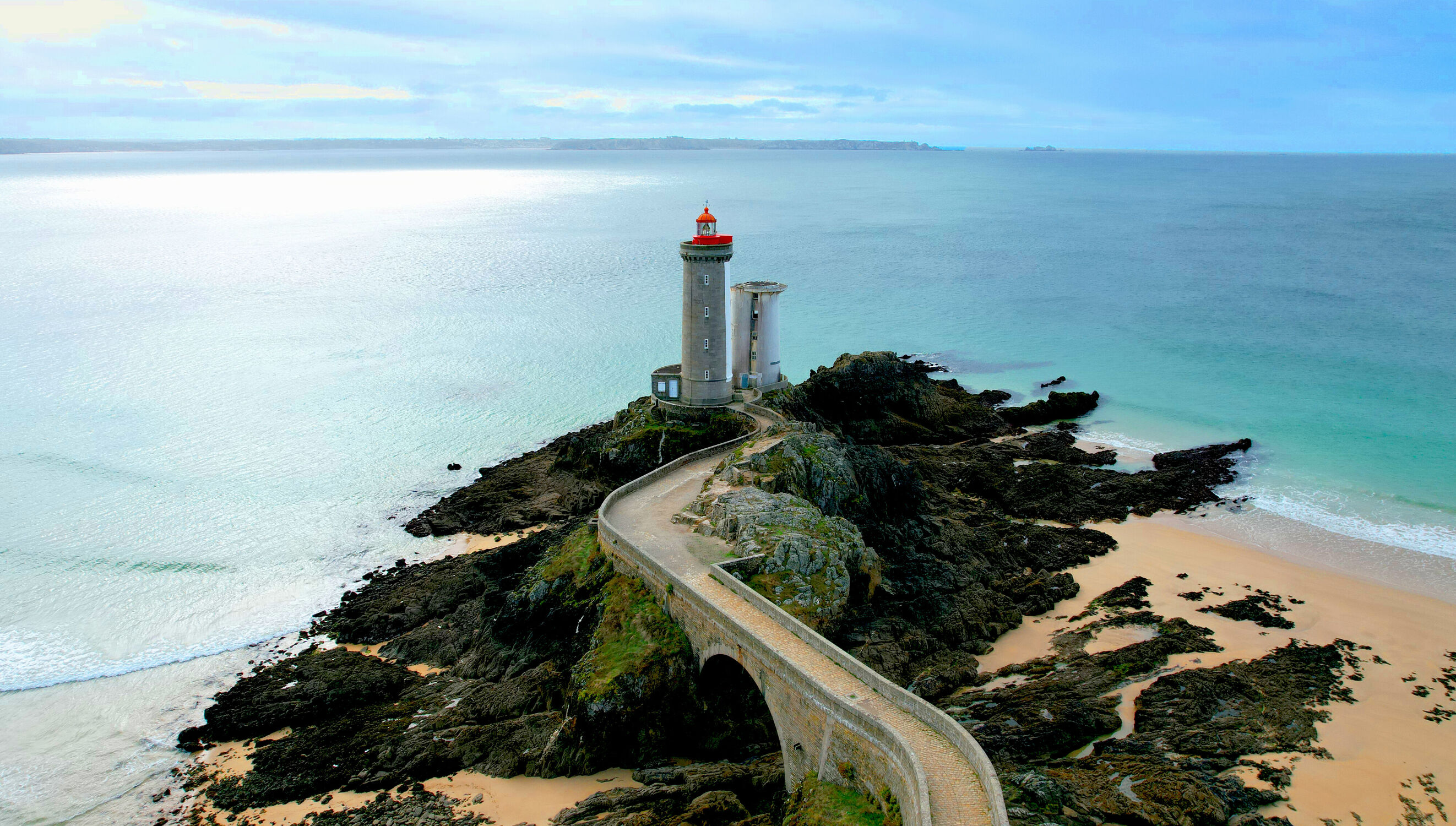 Bild mit Strand, Meer, Bretagne, Leuchtturm