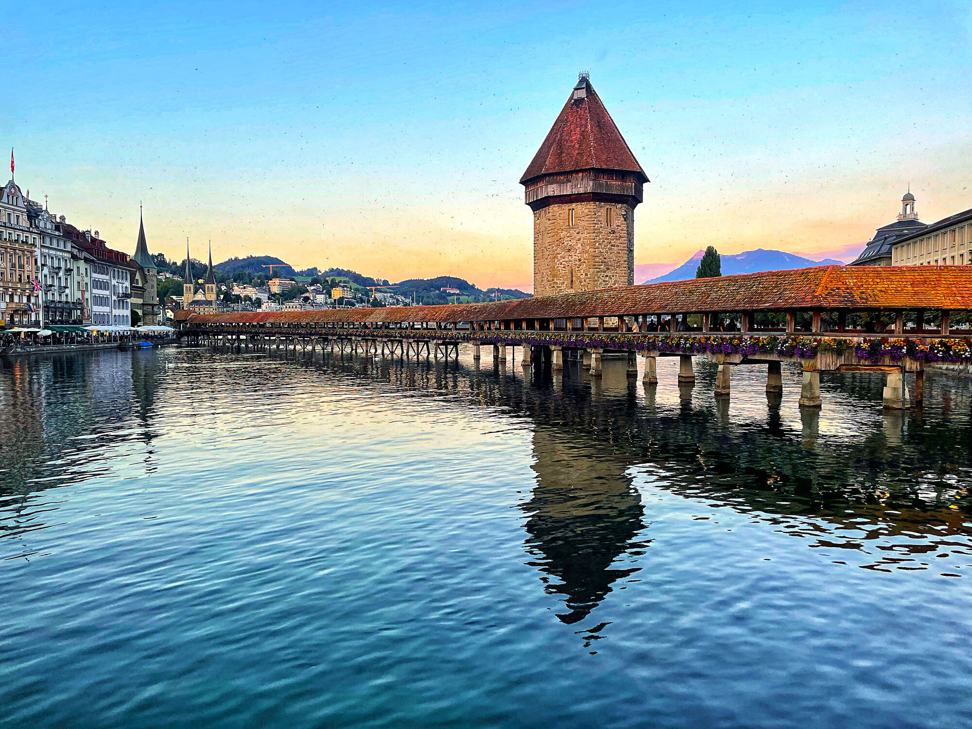 Bild mit Gewässer, Brücke, Schweiz, Luzern