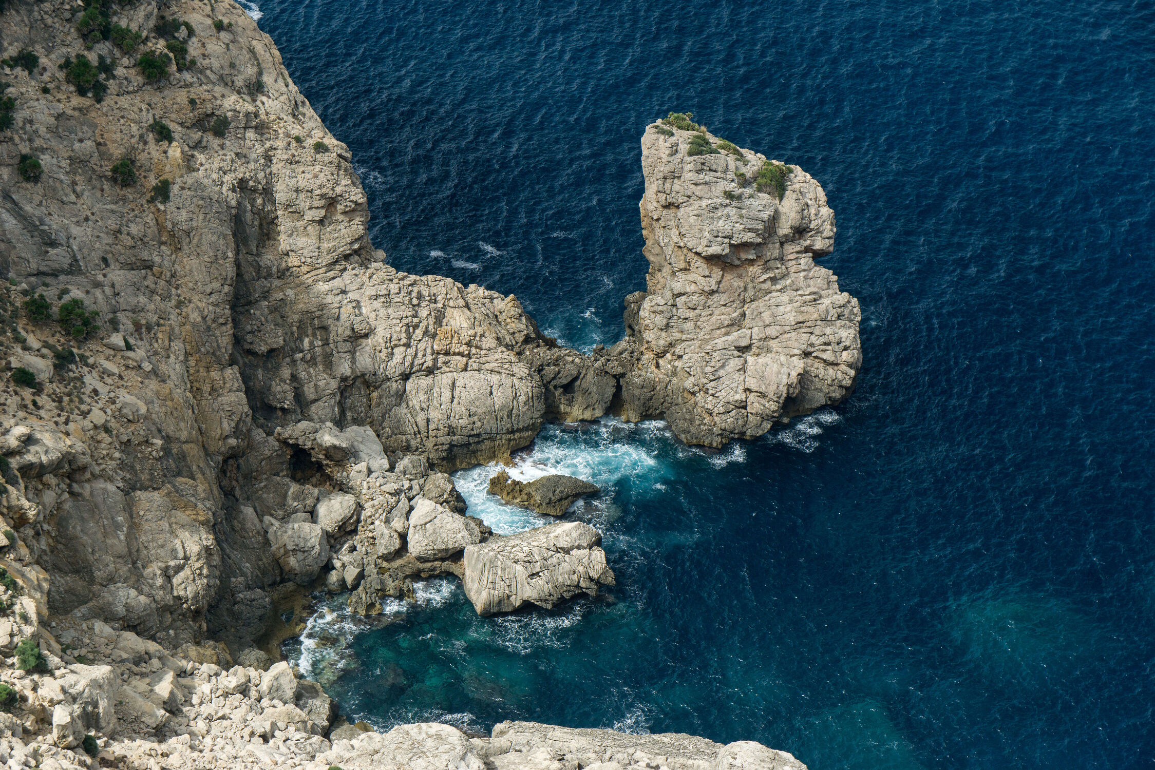 Bild mit Felsen, Stein, Meer, Fels, Felsenküste, mallorca, Palma de Mallorca
