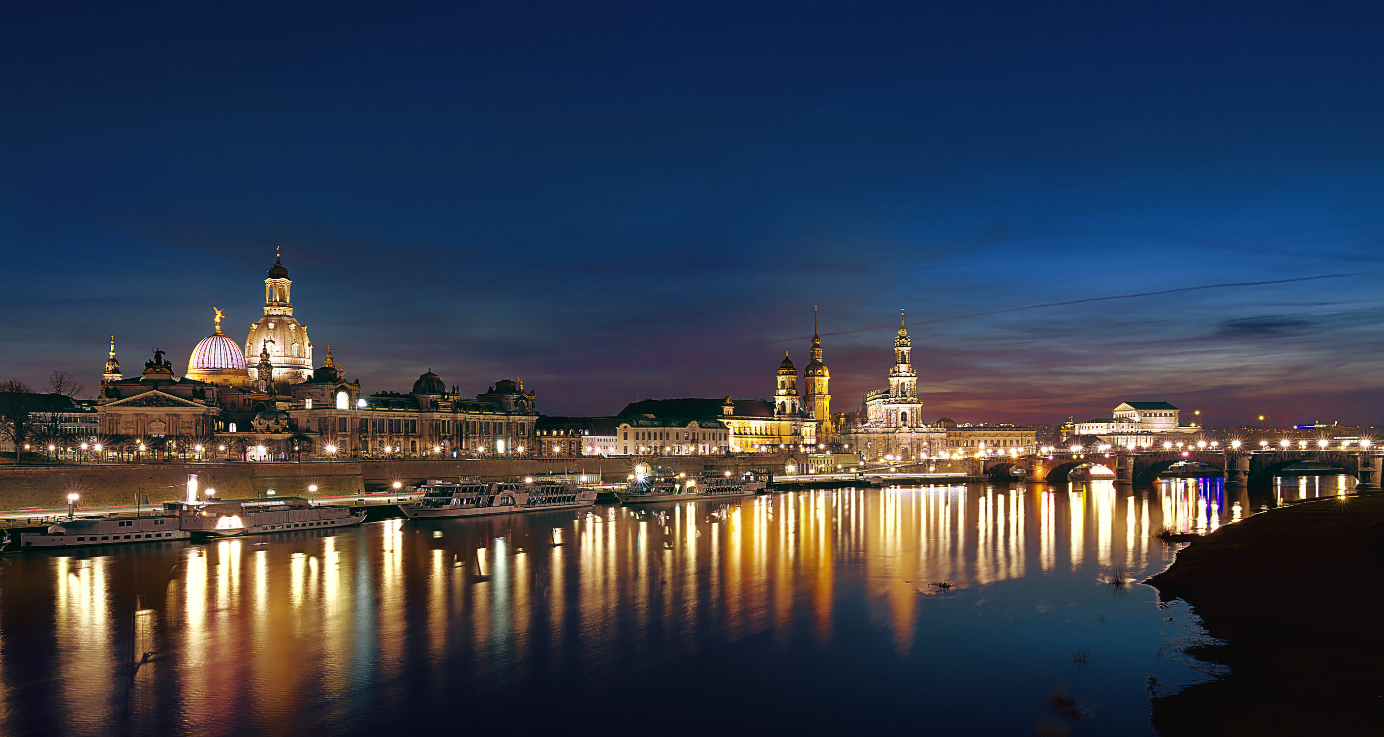 Bild mit Sonnenuntergang, Dresden, Frauenkirche, Brühlsche Terrasse, Elbe, Elbufer, Sachsen, Elbflorenz, Hofkirche, Saxony