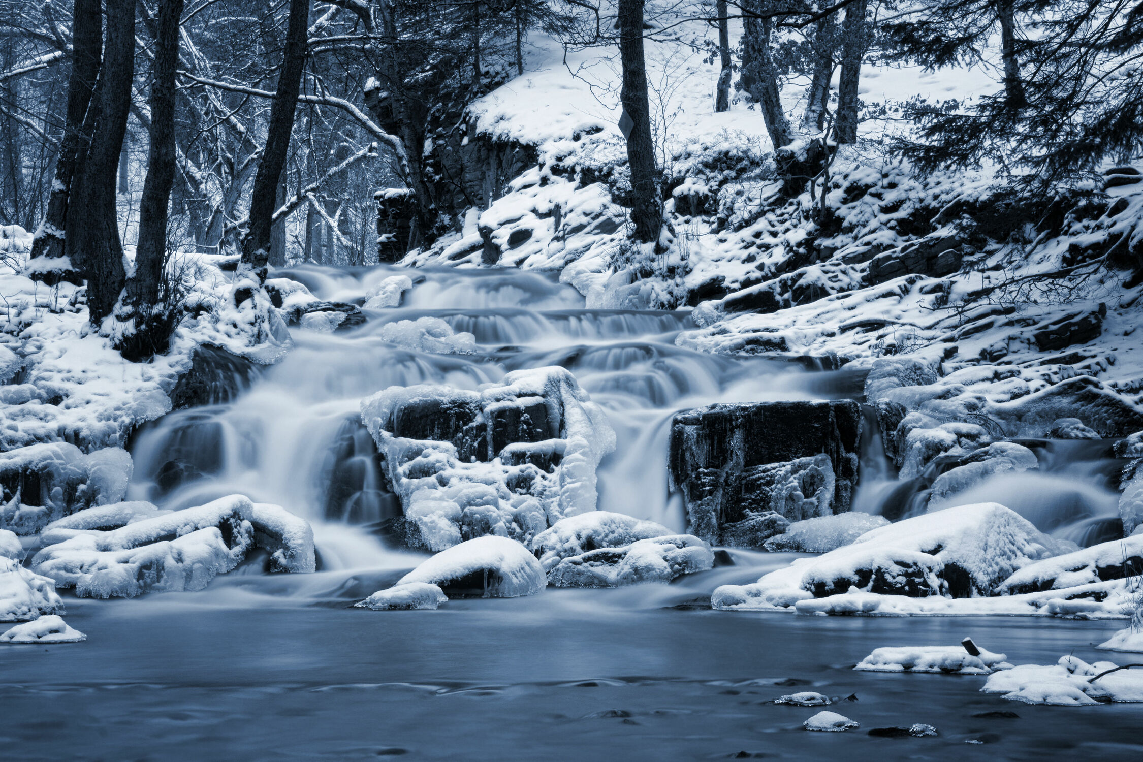 Bild mit Winter, Schnee, Wälder, Flüsse, Wasserfälle, Wald, Wasserfall, Harz, Winterzeit, Frost, Fluss