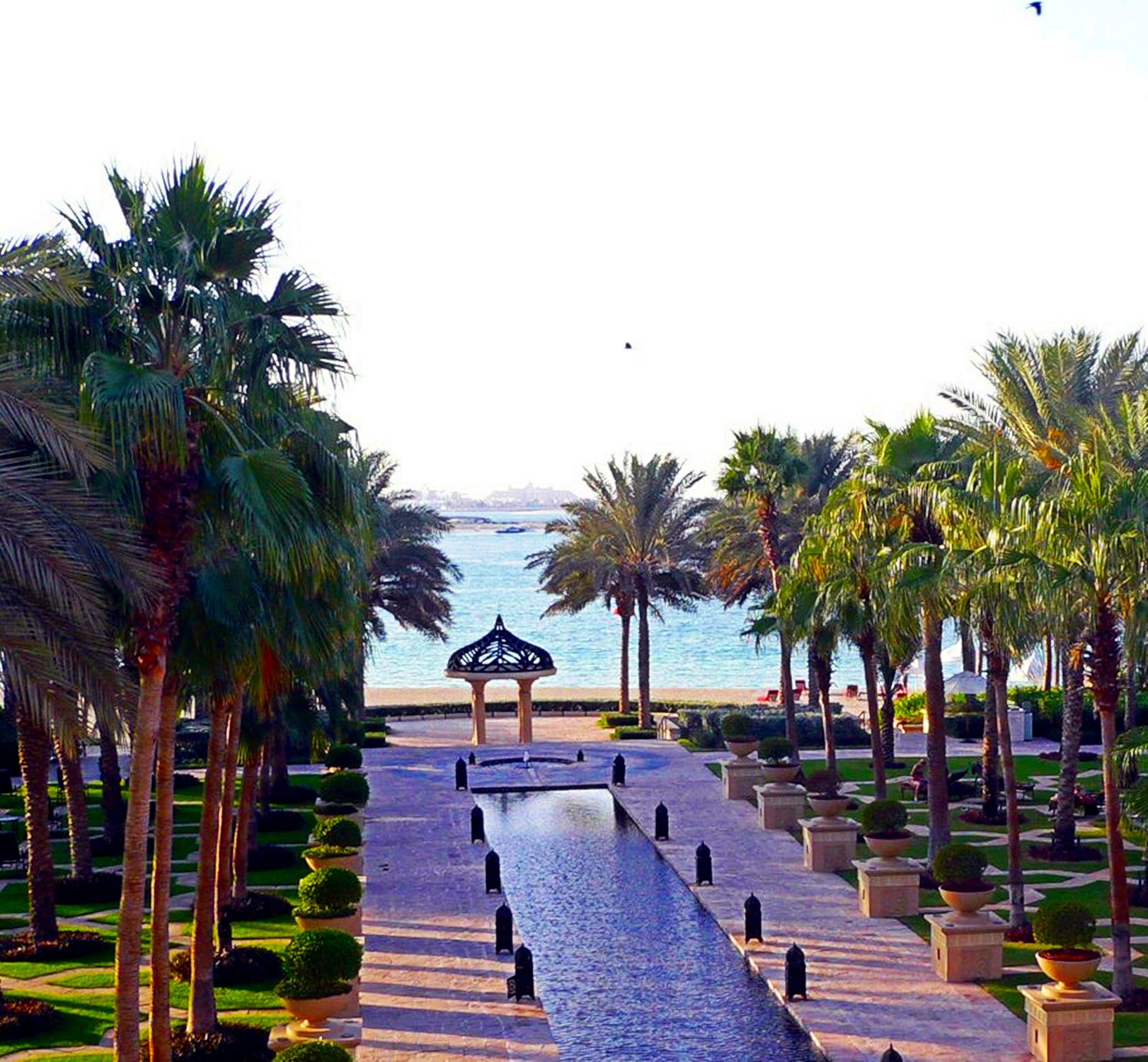 Bild mit Urlaub, Palmen, Sommer, Wege, Strand, Meer, Weg, Palme, Am Meer, Häuschen, Dubai, zum Strand