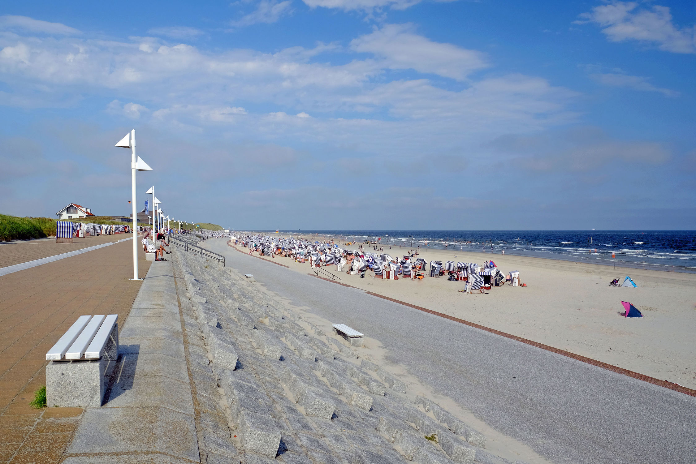 Bild mit Strand, Strand, Insel, Strandpromenade, Küste, Promenade, Nordstrand, Norderney, Ostfriesische_Insel, Unternehmungslustige