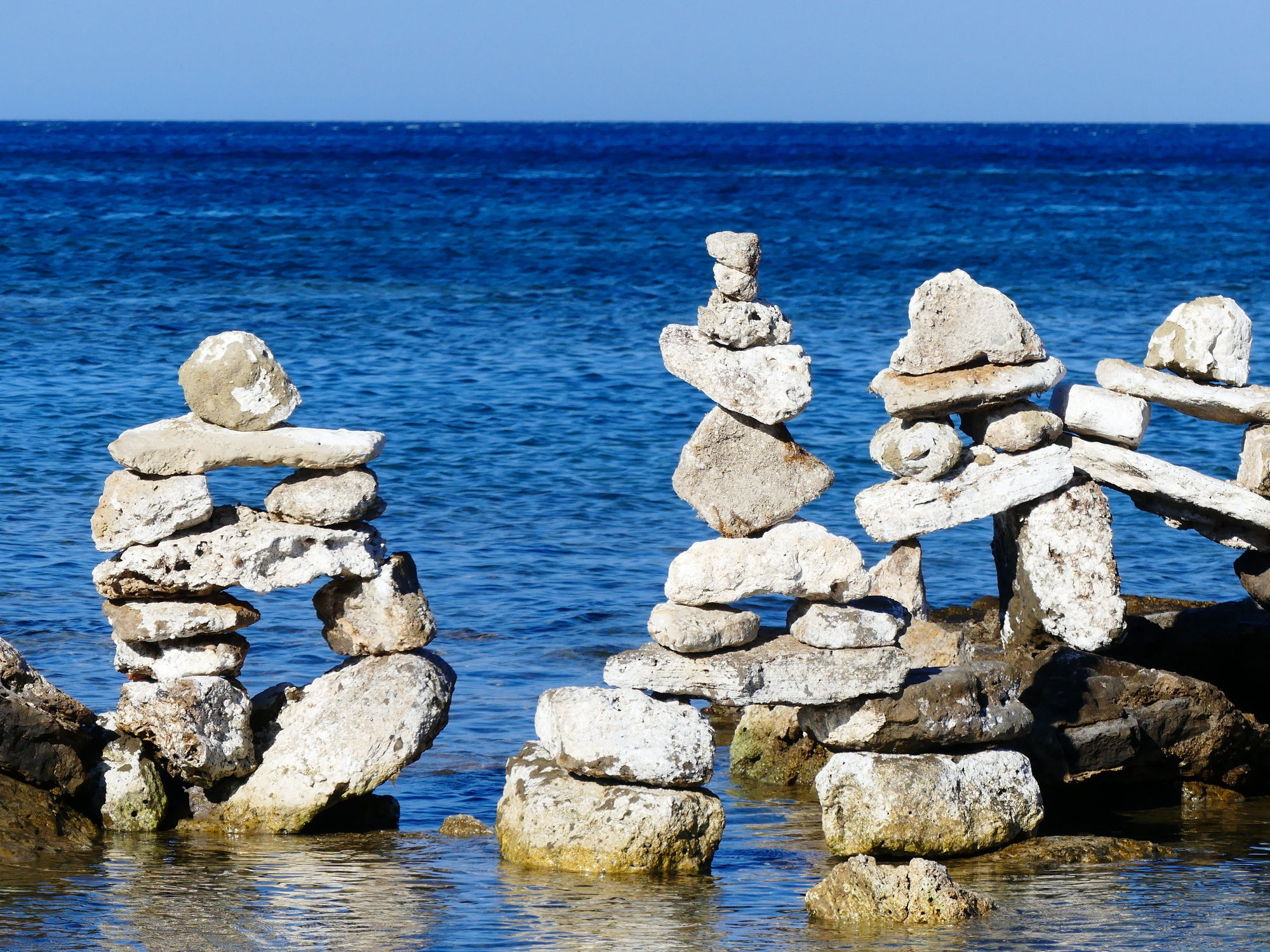 Bild mit Meer, Mittelmeer, Steine, gestapelte Steine, Griechenland