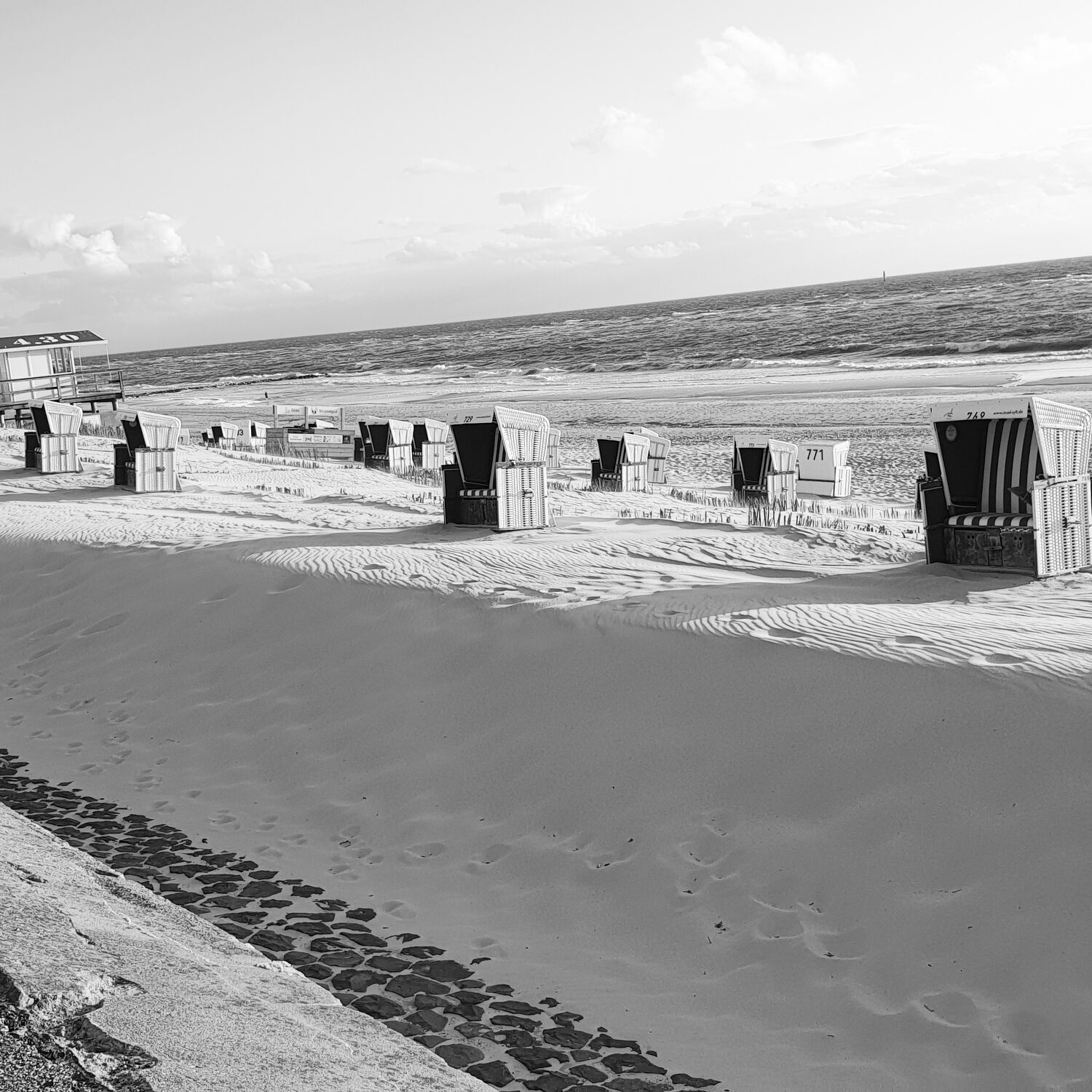 Bild mit Strand, Sandstrand, Sandstrand, Strandblick, Strandkörbe, Strandkorb am Meer, Sanddünen