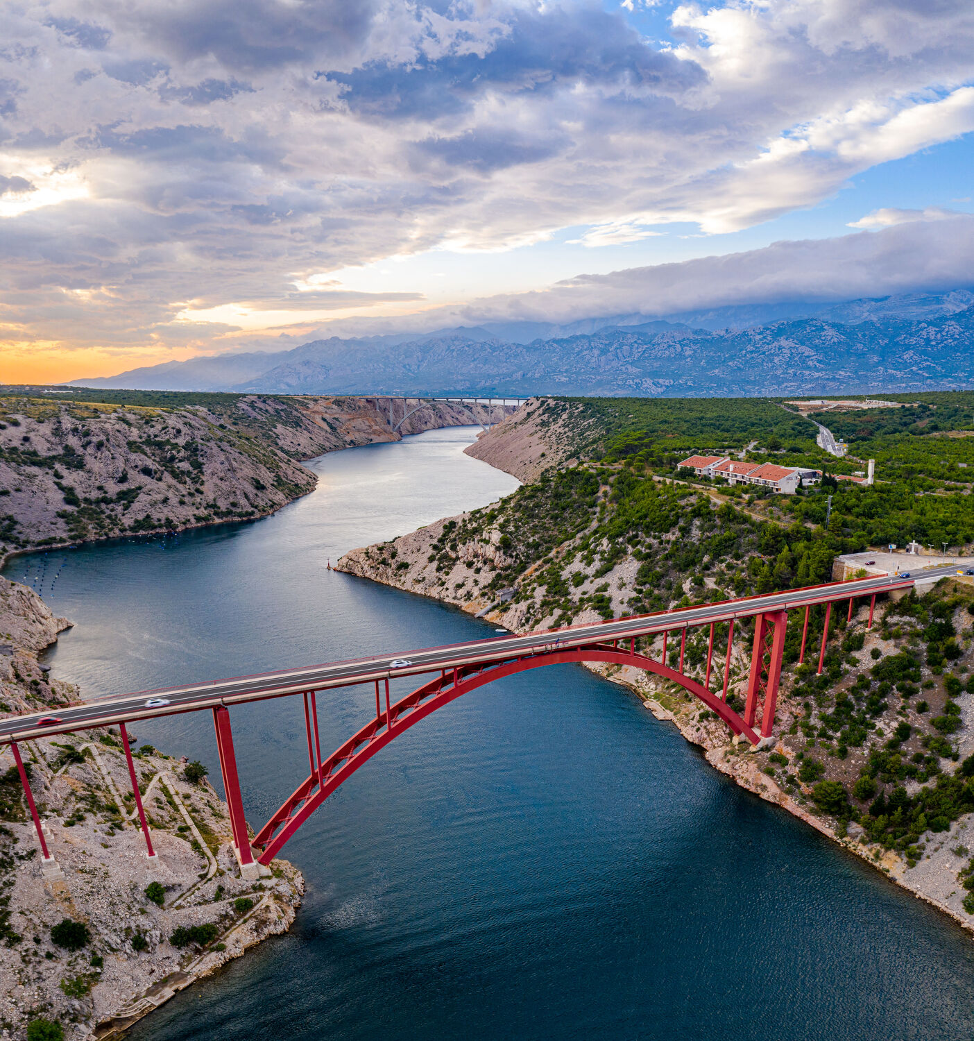 Bild mit Brücken, Meerblick, Wolkenhimmel, kroatien, Drohnen