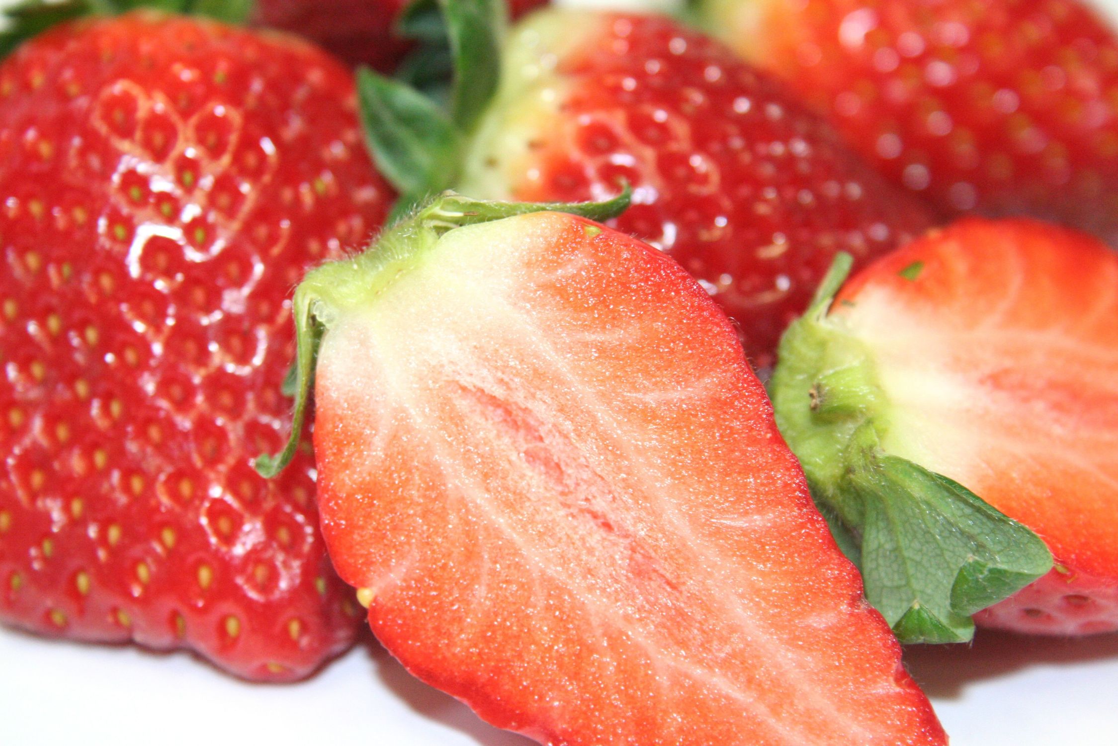 Bild mit Früchte, Lebensmittel, Essen, Rot, Beeren, Frucht, Erdbeere, Erdbeeren, leckere Erdbeeren, Strawberry
