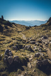 Bild mit Berge, Alpen, Alpen Panorama, Steine, Blauer Himmel, Wanderweg, Wandern, Bergwanderung, Bergpanorama