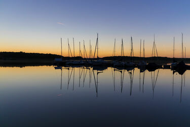 Bild mit Sonnenuntergang, Segeln, Segelboote, Abendrot, Häfen, Hafenanlage, Segelschiffe, Sunset, Bootshafen
