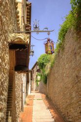 Bild mit Italien, Gasse, mittelalterlicher Ort, romantisch, malerisch, Assisi, umbrien, Franz von Assisi