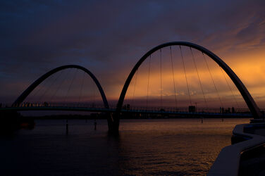 Bild mit Sonnenuntergang, Abendrot, Brücke, Australien, Perth