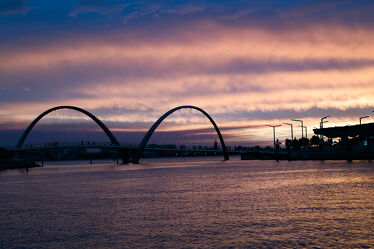 Bild mit Sonnenuntergang, Abendrot, Brücke, Australien, Perth