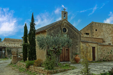 Bild mit Historische Gebäude, Kapelle, mallorca, Finca, Balearen