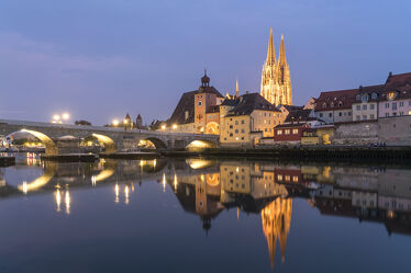 Bild mit Deutschland, Nacht, Europa, stadtansicht, Donau, Regensburg