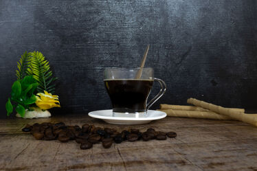 Bild mit Kaffee, kaffeebohne, kaffeebohnen, kaffeetasse, kaffeetassen, kaffezeit, Kaffeelöffel, Tasse Kaffee, Bohnenkaffee