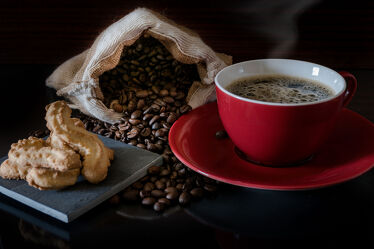 Bild mit Rot, Braun, nahaufnahme, geröstet, Kaffee, kaffeebohnen, Tasse, goldbraun, Kaffeesäckchen, kekse
