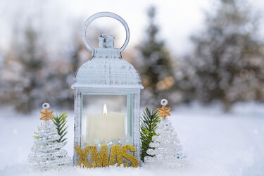 Bild mit Bäume, Schnee, Weihnachten, Laterne, Deko, familie, Jahreszeit, Fest, glasdeko