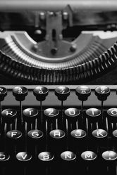 Bild mit Schreibmaschine, VINTAGE, schwarz weiß, SW, Schreibmaschinentasten, Tasten, Taste, Maschine, Tastatur, Schreiben