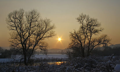 Bild mit Natur, Landschaften, Bäume, Winter, Schnee, Sonnenuntergang, Baum, Landschaft, Natur und Landschaft, Winterzeit