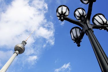 Bild mit Wahrzeichen, Berlin, Fernsehturm, Berliner Fernsehturm, Städte Landschaften, Laterne, Leuchte