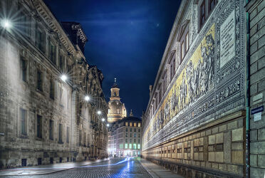 Bild mit Strasse, Stadt, Dresden, Frauenkirche, Langzeitbelichtung, mystisch, Fürstenzug