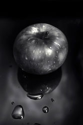 Apfel schwarz weiss
