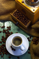 Frischer Kaffee Genuss aus der Kaffeemühle