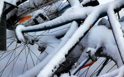schneebedeckte Fahrräder2