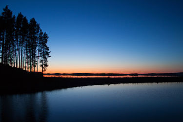 Bild mit Natur, Landschaften, Himmel, Bäume, Seen, Sonnenuntergang, Sonnenaufgang, Tannen, Meer, Landschaft, See, Seelandschaft, Skandinavien