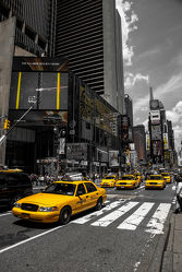 Bild mit Autos, Architektur, Straßen, Stadt, urban, New York, New York, monochrom, Staedte und Architektur, USA, schwarz weiß, hochhaus, wolkenkratzer, metropole, Straße, Hochhäuser, SW, Manhattan, Brooklyn Bridge, Yellow cab, taxi, Taxis, New York City, NYC, Gelbe Taxis, yellow cabs, cabs
