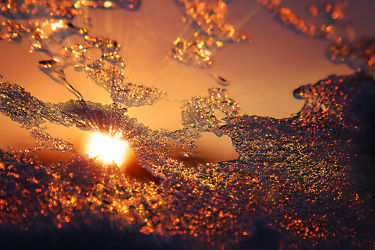 Bild mit Schnee, Eis, Sonnenuntergang, Glas, Sonnenaufgang, Fenster, Mansfeld Südharz, Kälte, Frost, gefroren