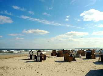 Bild mit Wellen, Sand, Möwen, Strand, Strandkörbe, Ostsee, Meer, Usedom, Usedom