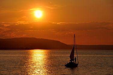 Bild mit Sonnenuntergang, Segelboote, Sonnenaufgang