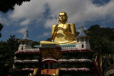 Bild mit Buddhas, Tempelanlagen
