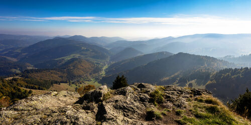 Bild mit Herbst, Panorama, Gebirge, Fels, Gipfel, ausblick, aussicht, schwarzwald, talblick, wiesental