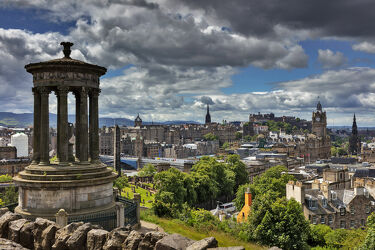 Bild mit Architektur, Wolkenhimmel, historische Altstadt, urban, urban, Stadtansichten, Schottland, Hauptstadt, Caldoun Hill, Edinburgh