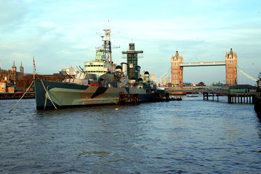 Bild mit Schiffe, Tower Bridge, London, Schiff, London Bridge, london tower bridge, Fluss, Kriegsschiff, HML Belfast, Kriegsschiffe