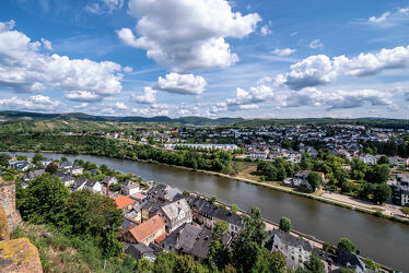 Bild mit Himmel, Wolken, Sommer, Häuser, Sonne, Landschaft, Fluss, Aussichtspunkt, Saarburg, Saar